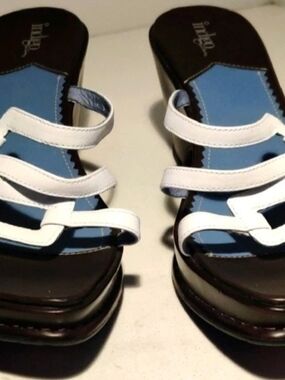 Indigo Womens 10M Leather Upper White color Sandals Heels...New